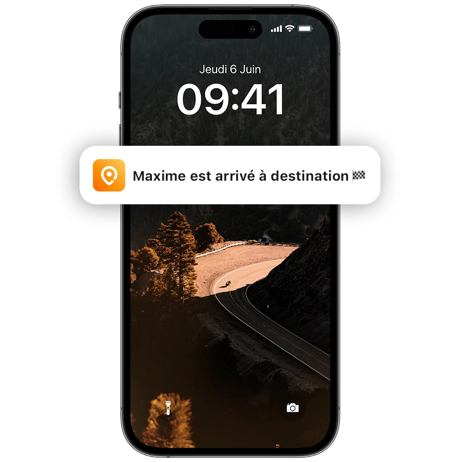 ecran avec notification "maxime est arrivé à destination"