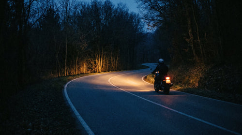 Comment Fonctionnent les Feux Adaptatifs Moto
